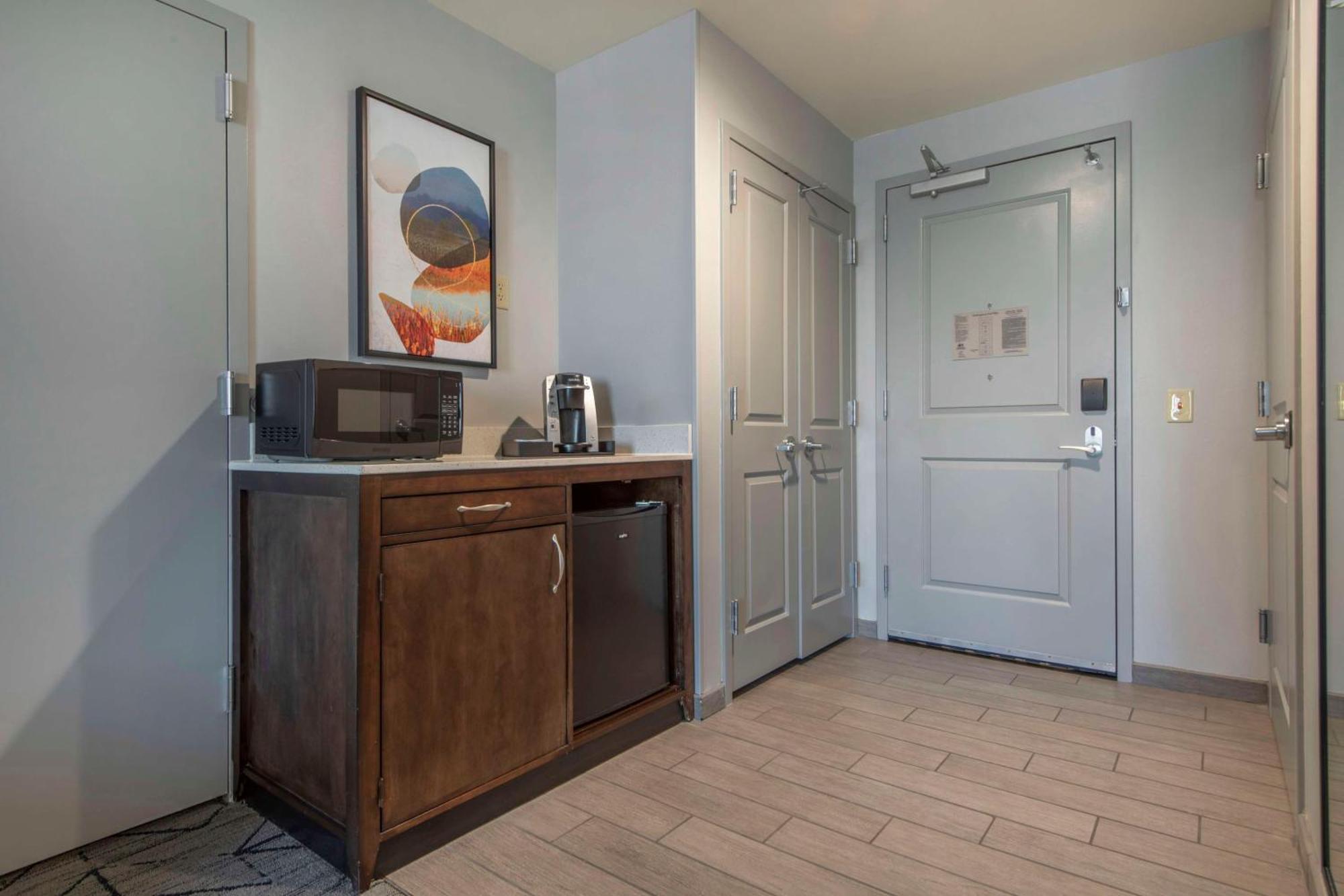 Hilton Garden Inn Raleigh Cary Exterior photo